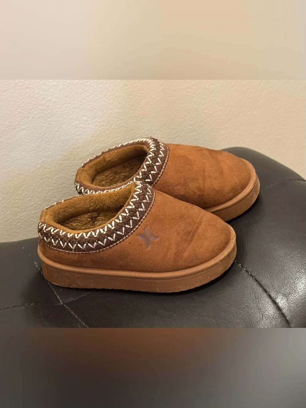 Like New Lil Girls Size 8 Hurley Ugg Tasman lookalike shoes
